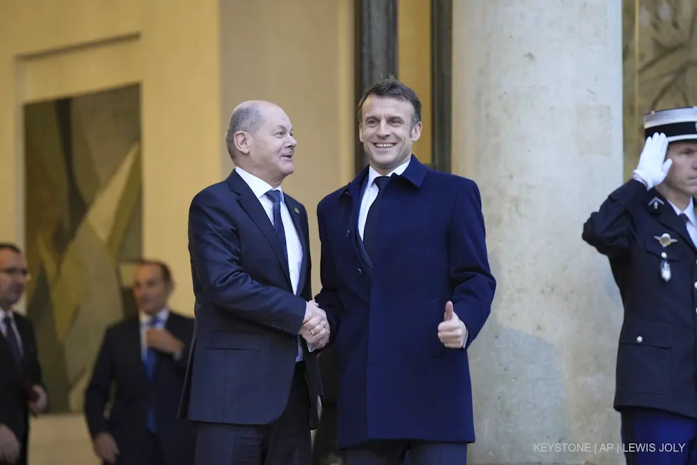 Lors de la conférence de soutien à Kiev organisée par Paris lundi, le chef d'Etat français a paru implicitement s'en prendre à des pays comme l'Allemagne, qui a longtemps hésité à livrer certaines armes lourdes à Kiev (archives).