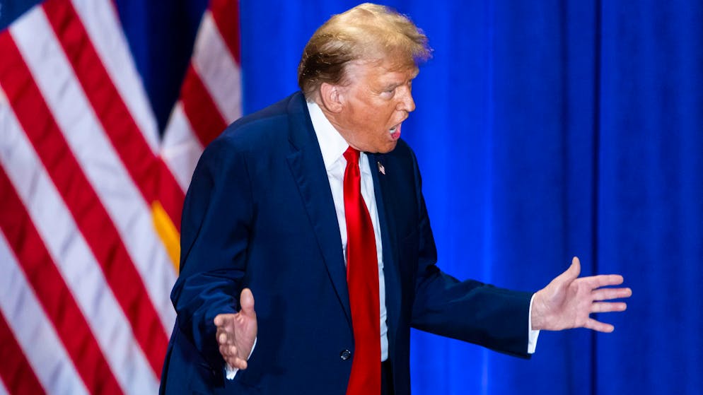 Betretenes Schweigen im Publikum. Trump verwechselt Biden mit Obama auf Wahlkampfbühne