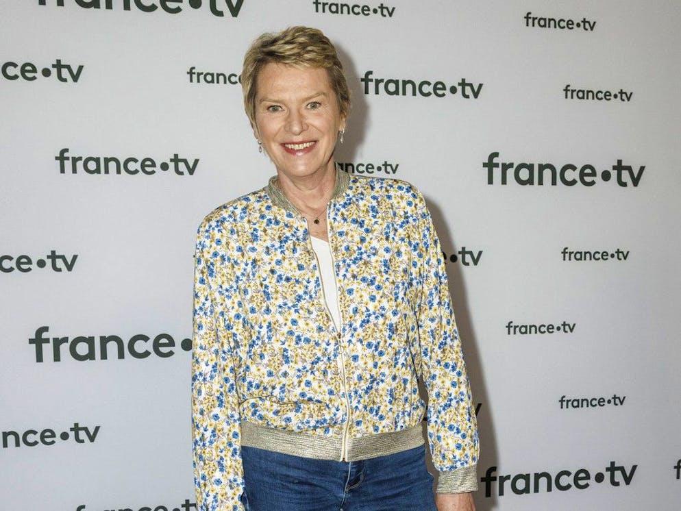 Selon Elise Lucet, montrer au public que « gens très connus» peuvent être dénoncés et poursuivis pour leurs agissements est un signal qui peut inciter toute personne concernée à avoir « le courage de parler, de se regrouper, et de voir quand quelle ne sont pas seules».