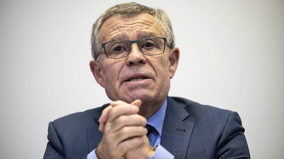 Die Milchkuh Zürich stellt sich auf die Hinterbeine: Finanzdirektor Ernst Stocker (SVP) kritisiert, dass andere Kantone zu wenig für Zürcher Leistungen bezahlen würden. (Archivbild)