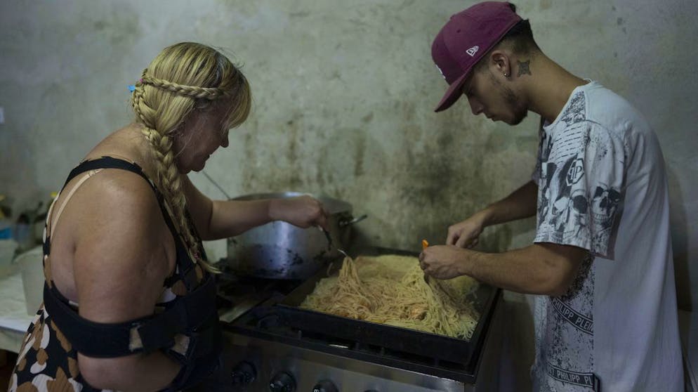 Certains Argentins doivent choisir entre se nourrir ou se soigner.