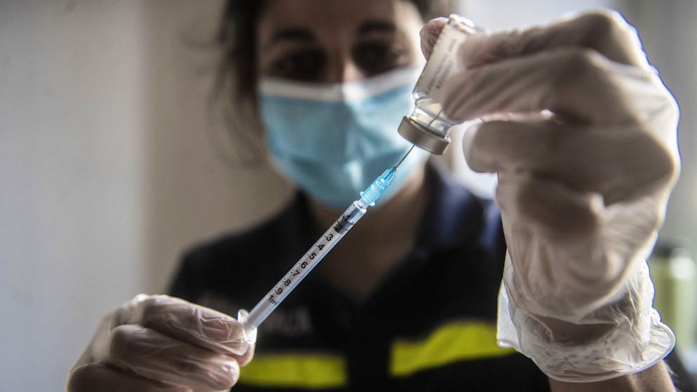 Tre non gli bastavano. Tedesco si vaccina contro il Covid 130 volte, ecco com'è messo il suo sistema immunitario