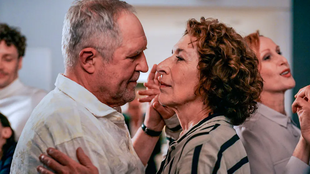Was man über Harald Krassnitzer und Moritz Eisner wissen muss!. Ist Freundschaft besser als Liebe? Moritz Eisner (Harald Krassnitzer) und Bibi Fellner (Adele Neuhauser) schwingen das Tanzbein.