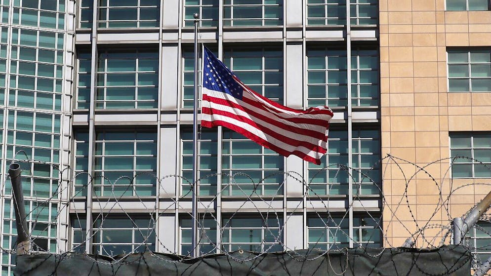 Un drapeau flotte devant l'ambassade des Etats-Unis à Moscou (Photo d'illustration).