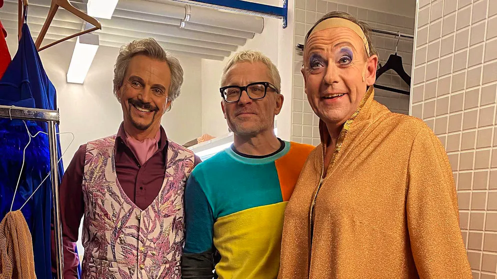 Beim Besuch von blue News Redaktor Bruno Bötschi wird klar: Humor ist auch nach fast 30 Jahren Beziehung ein wichtiger Kitt in der Beziehung von bei Hubert Spiess und Erich Vock geblieben – in Privatem genauso wie auf der Bühne.