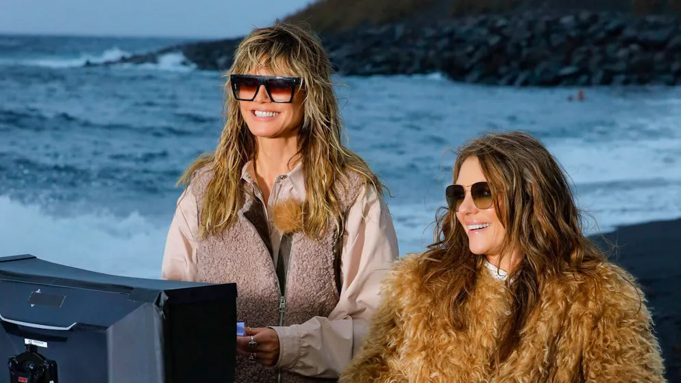 Gleich vier Models müssen nach Hause. Heidi Klum und Liz Hurley sieben bei «GNTM» gnadenlos aus