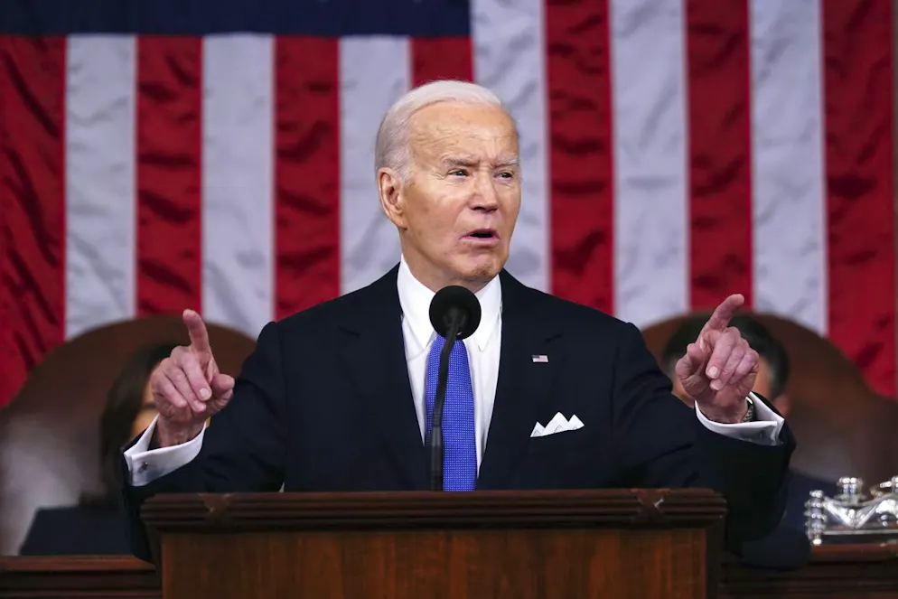 Il presidente degli Stati Uniti Joe Biden nel suo discorso sullo stato dell'Unione davanti al Congresso attacca duramente il suo unico rivale presidenziale Donald Trump.