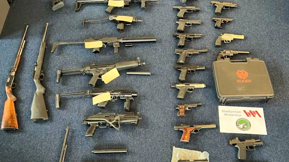 Die Winterthurer Stadtpolizei hat über 40 Schusswaffen im Keller eines 62-Jährigen sichergestellt.