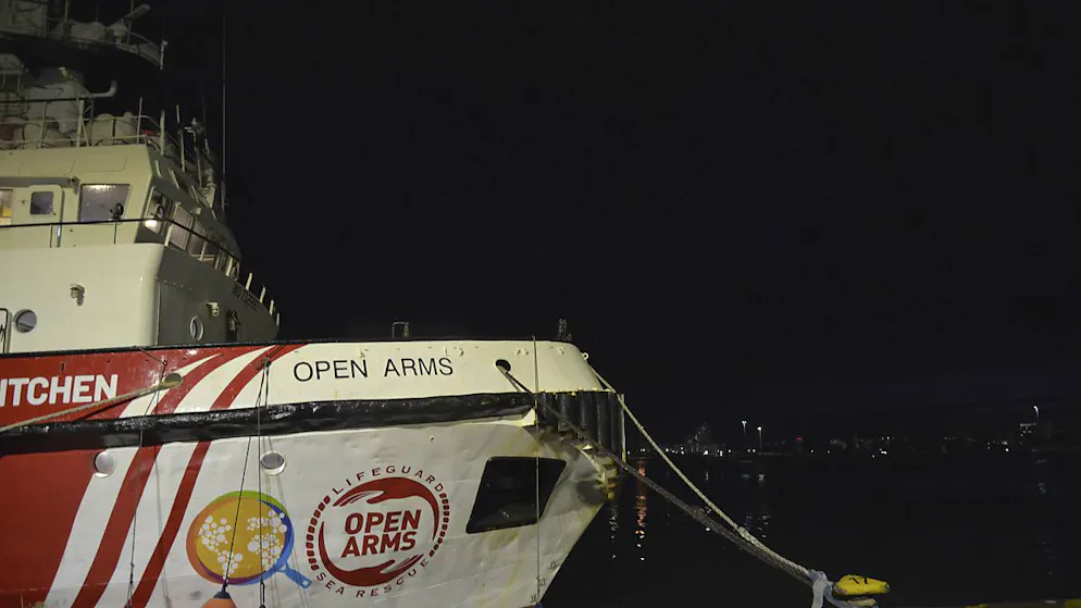 Du port de Larnaca, sur l'île de Chypre, le navire appartenant à l'ONG Open Arms est prêt à partir pour Gaza.