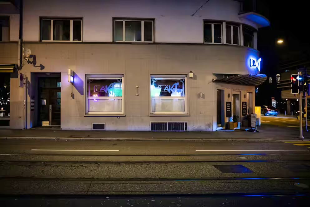 Le bâtiment situé à l'angle des rues Selnau et Brandschenkestrasse à Zurich.