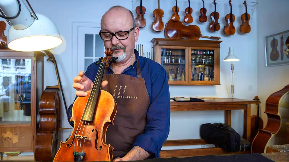 A Genève, les Journées européennes des métiers d'art 2024 auront lieu du 22 au 24 mars. Une vingtaine d'ateliers, dont celui du maître luthier François Lebeau, et plusieurs institutions culturelles ouvriront leurs portes (archives).