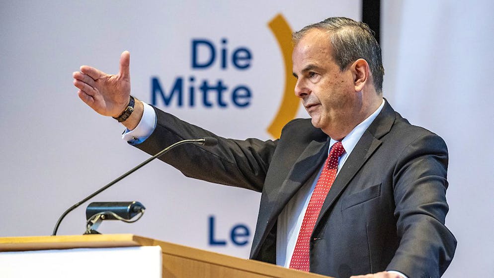 Pour Gerhard Pfister, il faut passer par une votation populaire pour savoir si les Suisses sont prêts à augmenter la TVA pour financer les achats de l'armée (archives).