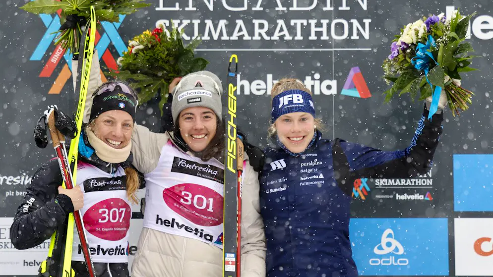 Giuliana Werro (au centre) a remporté le marathon de l'Engadine.