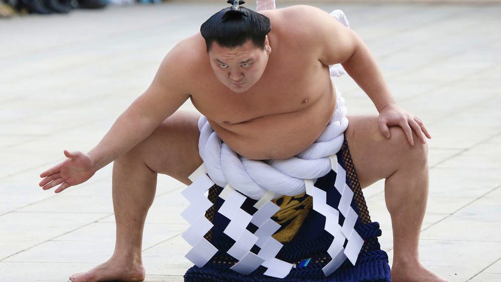 Hakuho risque de voir son centre d'entraînement dissous.