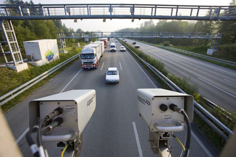 Zahlreiche Kameras überwachen bereits heute den Verkehr in der Schweiz – die Kantone handhaben die Speicherung unterschiedlich. 