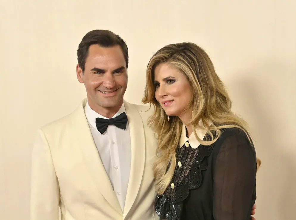 Roger Federer and Mirka Federer an der Oscarverleihung 2024 auf dem roten Teppich. 