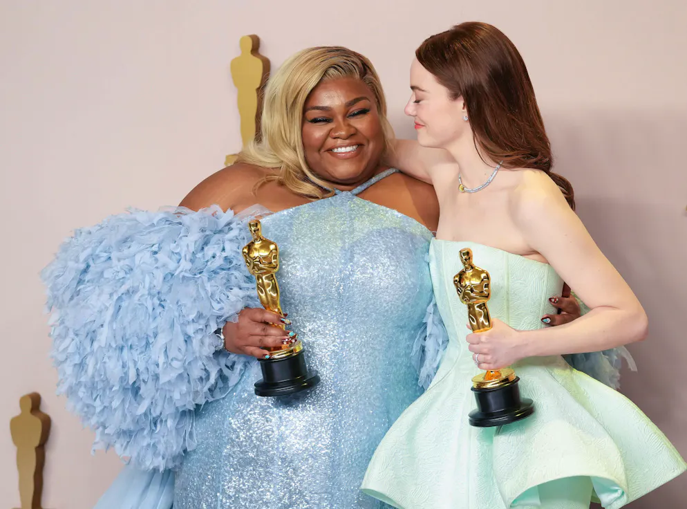 Oscars 2024: Die aussergewöhnlichsten Looks vom roten Teppich. Da'Vine Joy Randolph und Emma Stone passen nicht nur dank Goldmännchen zusammen, auch farblich sind sie in zarten Tönen gut abgestimmt. 