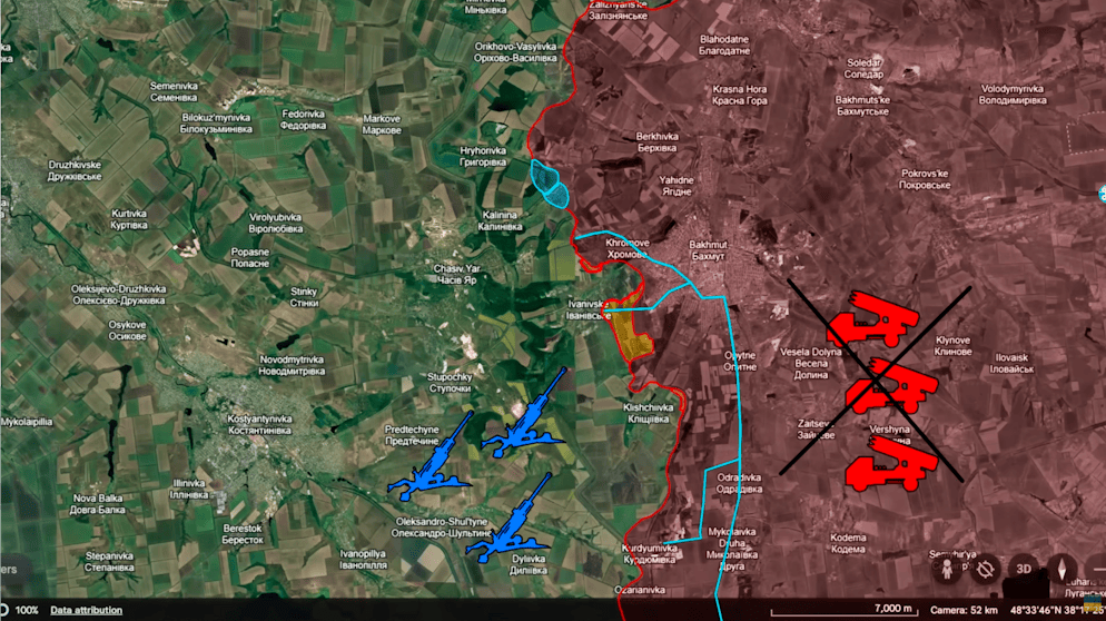 Russische Nachschubwege (blaue Linie) bei Bachmut liegen unter ukrainischem Artilleriefeuer.
