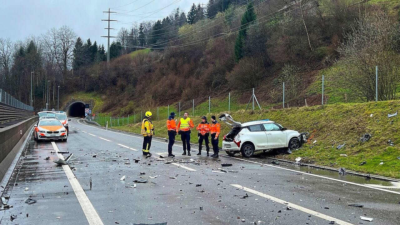 Autolenkerin Stirbt Bei Frontalkollision Mit Lastwagen | Blue News