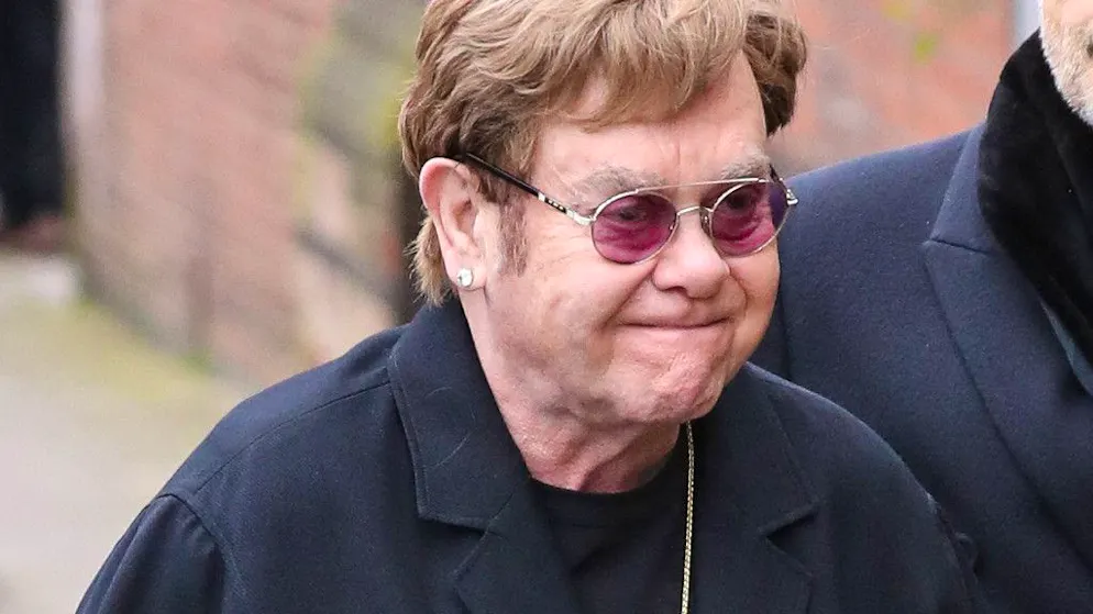 Son époux donne des nouvelles. Elton John «aura deux tout nouveaux genoux» d'ici l'été
