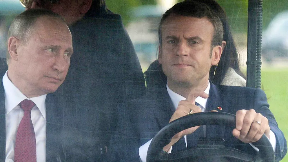 Certains experts estiment que Vladimir Poutine a humilié Emmanuel Macron.