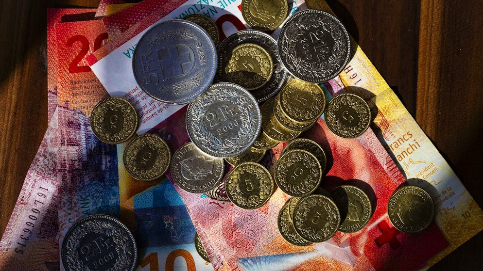 Miete, Einkauf, Sparkonto. Das bedeutet der überraschende Zinsentscheid für dich