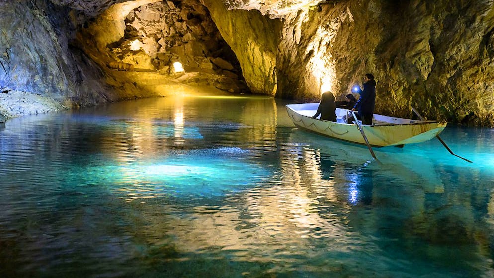 Le lac souterrain de St-Léonard qui célèbre cette année 75 ans d'exploitation a rouvert ses portes samedi après sa traditionnelle pause hivernale.