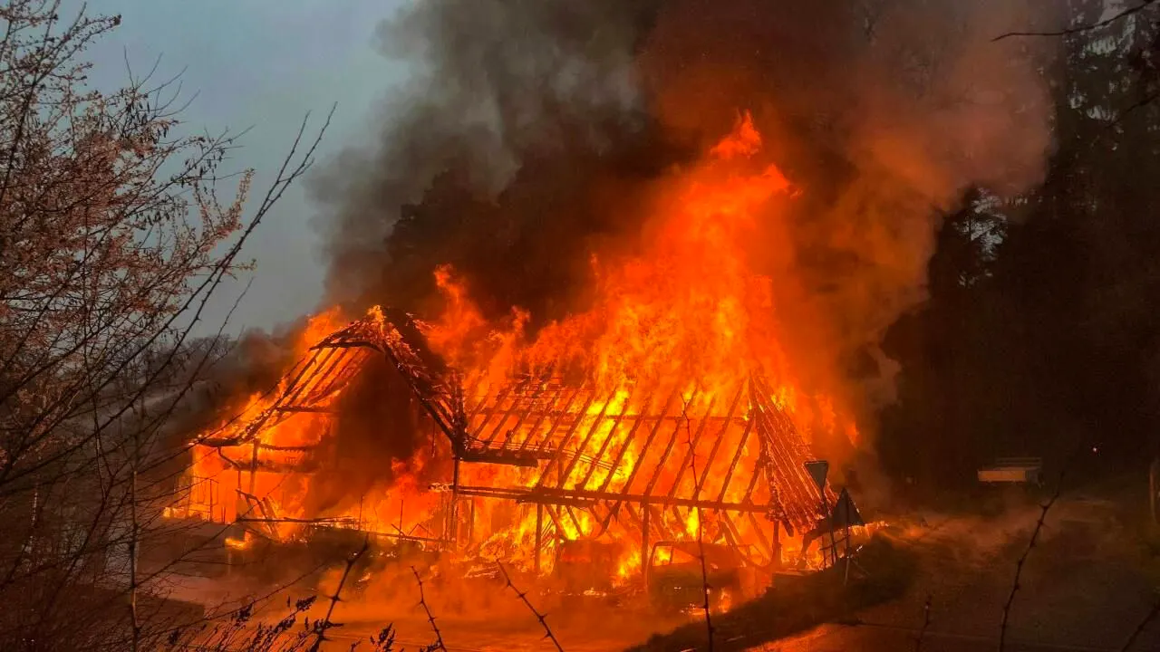 Brand, Feuer. Brand zerstört ehemaliges Bauernhaus in Lüterswil SO