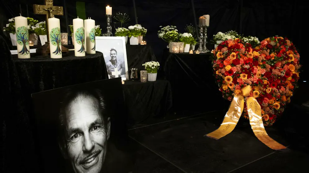 Kerzen und Blumen an der Gedenkfeier für den verstorbenen Hochseilartisten Freddy Nock in Märstetten.