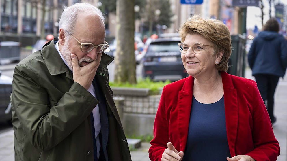 Bundespräsidentin Viola Amherd und Staatssekretär für Aussenpolitik Alexandre Fasel in Brüssel beim Start der Verhandlungen mit der EU.