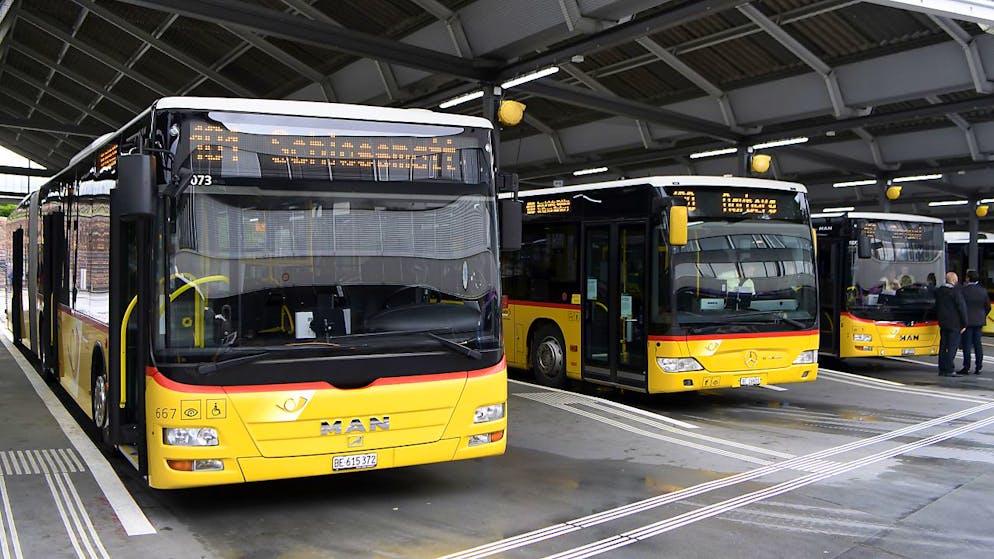 In immer weniger Postautos gibt es noch den Ticketverkauf. (Symbolbild)