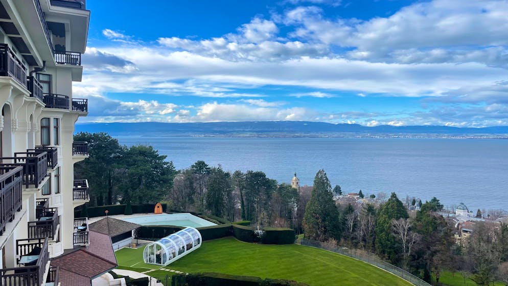 Erstes Evian Spa von Europa. Mit spektakulärer Aussicht auf den Genfersee entspannen