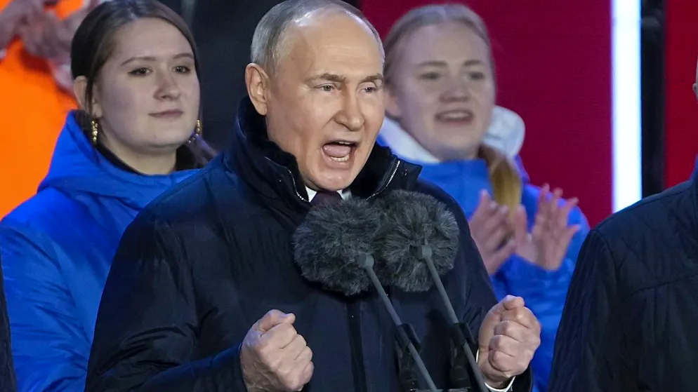 Der russische Präsident Wladimir Putin anlässlich seines Sieges bei der Präsidentschaftswahl und des 10. Jahrestages der Annexion der Krim durch Russland auf dem Roten Platz in Moskau, am Montag, dem 18. März 2024.