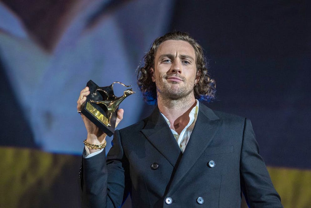 L'attore britannico Aaron Taylor-Johnson ha ricevuto il Pardo Excellende Award in Piazza Grande al 75° Festival Internazionale del Film di Locarno a Locarno, Svizzera, mercoledì 3 agosto 2022.