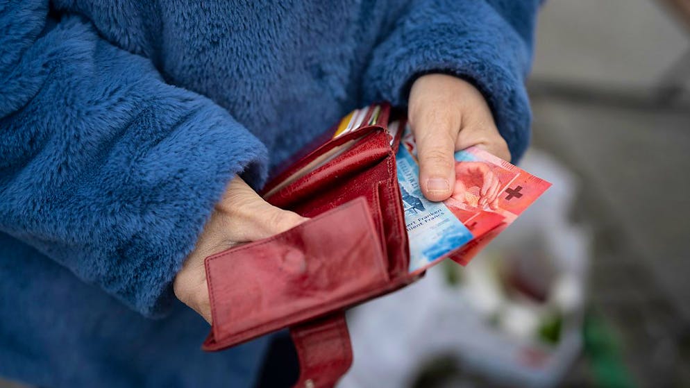 I fatti più importanti per la Svizzera e il Ticino nel 2024. Il 18 novembre il Parlamento ticinese decise che lo stipendio minimo dovrà situarsi tra i 20 franchi e i 20 franchi e 50 centesimi come proposto dal Governo. La terza e ultima forchetta del salario minimo orario entra in vigore il 1° dicembre in tutto il Cantone.