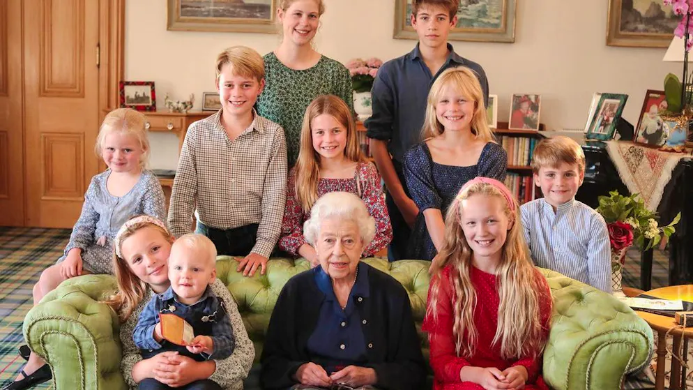 Queen im Kreise ihrer Enkel. Auch dieses Familienfoto von Kate ist manipuliert