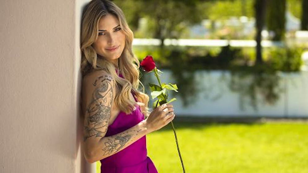 Start der neuen Staffel. Bachelorette Larissa lässt beim Flirten nichts anbrennen