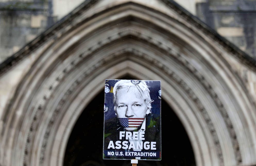Il Dipartimento di giustizia americano sta valutando l'ipotesi di un accordo in base al quale Assange si dichiarerebbe colpevole di un reato minore rispetto alla cospirazione finalizzata a violare la legge sullo spionaggio.