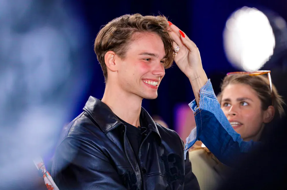 «GNTM»: Das grosse Umstyling. Das darf nur Heidi: Durch Armins frisch ondulierten Haare wuscheln. «Ich würde meine Haare schon gern behalten», bat der. Die Klum: «Oh, du kannst sie behalten. Ich kann sie dir nachher in einer kleinen Tüte mitgeben!»