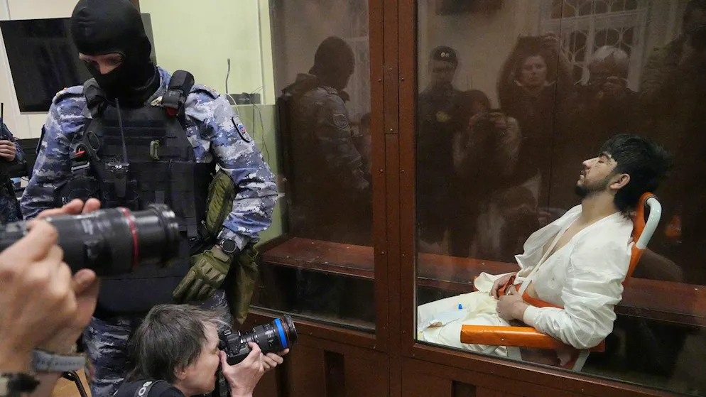 Wer sind die Verdächtigen , die im russischen Krasnogorsk gemordet haben sollen?. Noch im November hat Faizov bei einem Coiffeur mit Namen «My Style» in Teikowo gearbeitet, das rund 25 Kilometer von Iwanowo entfernt liegt. Am 11. Januar teilte er mit, er habe wegen des niedrigen Lohns gekündigt.