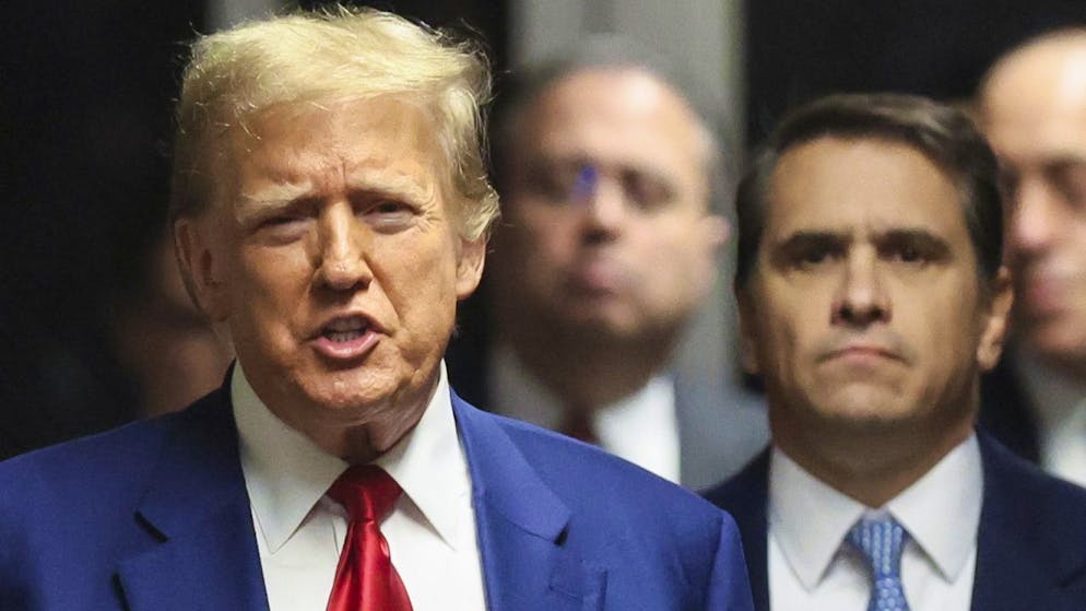 Donald Trump parla fuori dal tribunale