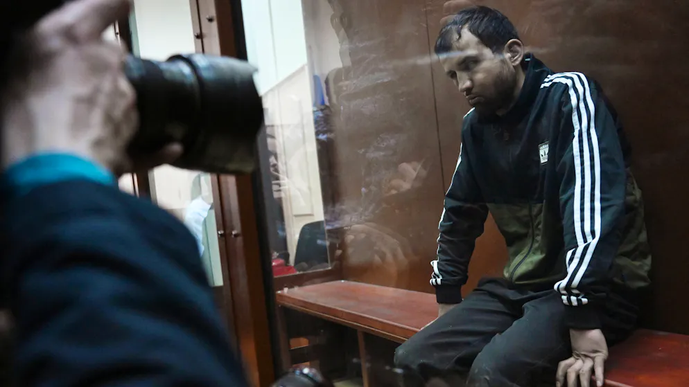 Wer sind die Verdächtigen , die im russischen Krasnogorsk gemordet haben sollen?. Faridouni war vor dem 4. März in die Türkei geflogen – angeblich wegen Dokumenten. Am 7. März soll er ein Konzert in der Crocus City Hall besucht haben.