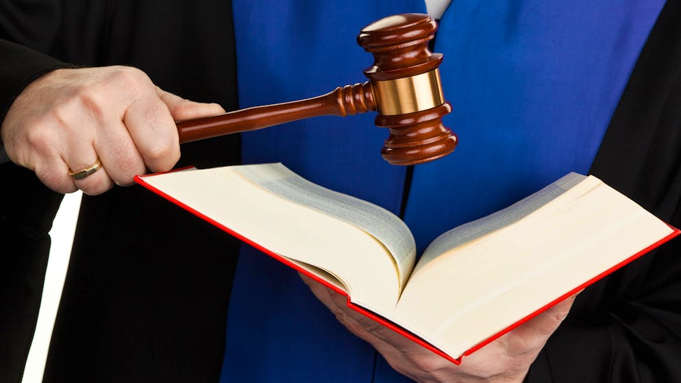 Des avocats, des notaires et des sociétés fiduciaires aident des groupes criminels actifs en Suisse à donner une image propre à leurs activités (photo d'illustration).