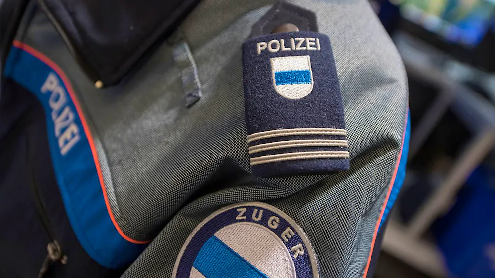 Die Zuger Polizei stoppte einen fehlbaren Lastwagenchauffeur. (Symbolbild)