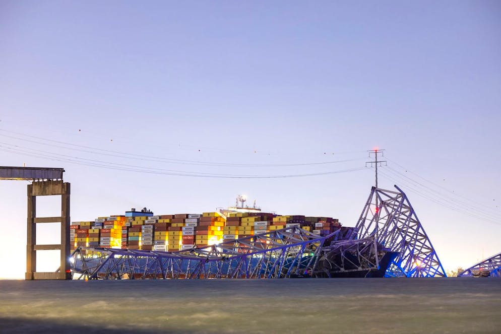 Il ponte crollato a Baltimora. Il ponte Francis Scott Key è parzialmente crollato dopo che una nave da carico vi è finita contro a Baltimora.