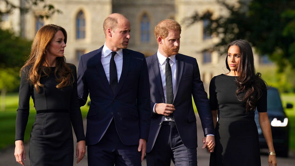 Esclusi volontariamente. Ecco perché Kate non avrebbe detto del cancro a Harry e Meghan