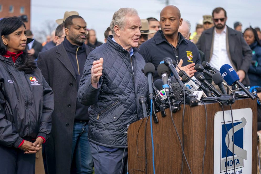Il ponte crollato a Baltimora. Il senatore democratico statunitense del Maryland Chris Van Hollen tiene una conferenza stampa sul luogo del crollo del ponte.