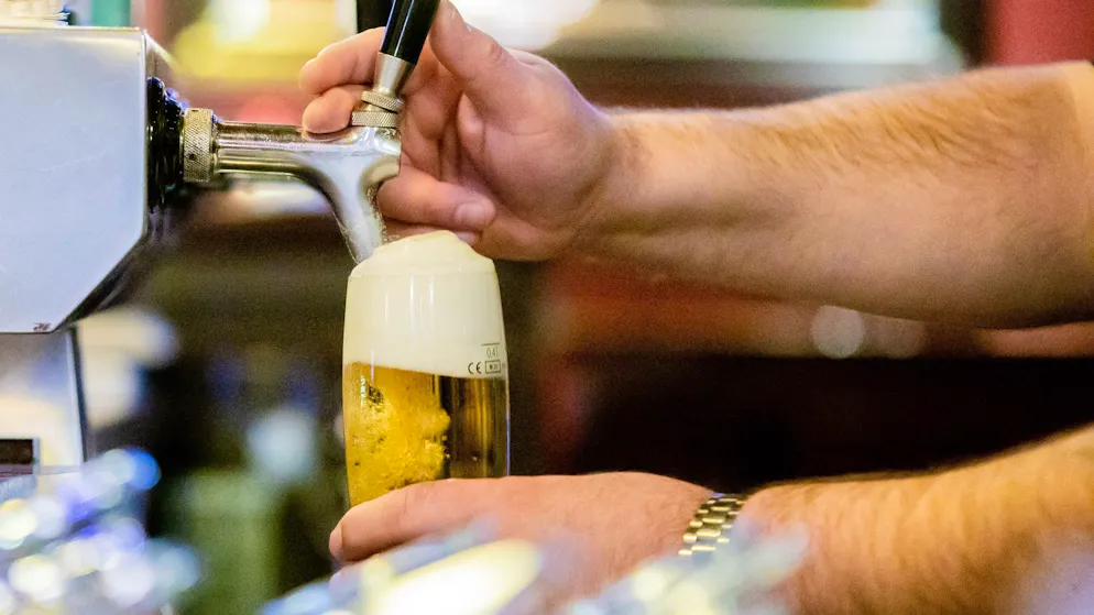 Bad weather and alternatives. The Swiss are drinking less and less beer