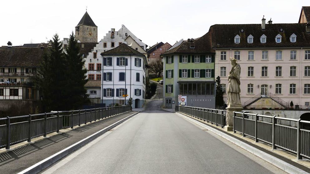 Die Grenzbrücke über den Rhein zwischen dem deutschen Hohentengen und Kaiserstuhl in der Schweiz. (Archivbild)