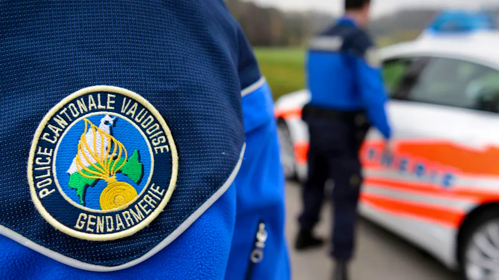 Trois blessés, dont deux grièvement. Vaud: Il agresse sa famille au couteau, puis prend la fuite